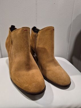Ellen Degeneres Tan Suede Ankle Booties